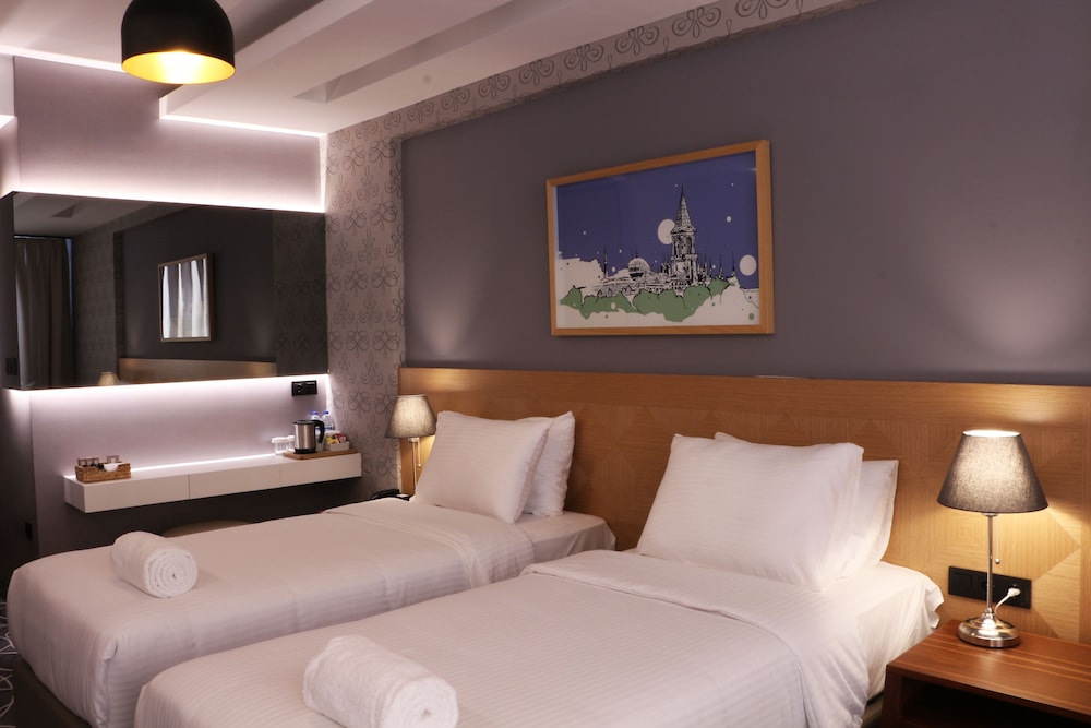 Four G Hotel 27/50