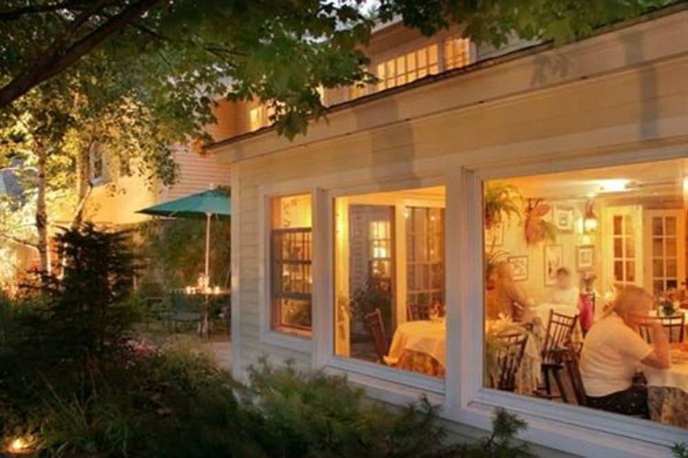 Deerhill Inn 2/77