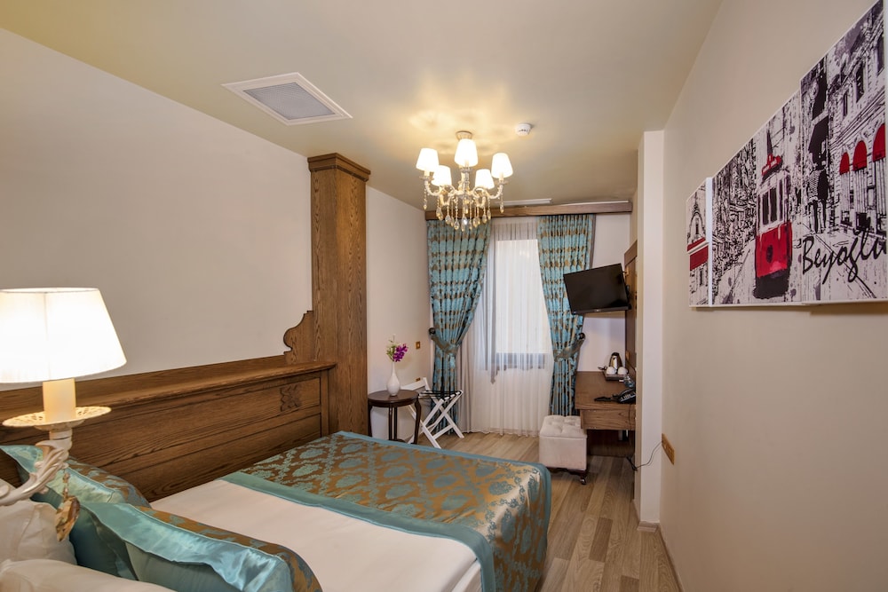 Perapolis Hotel 12/66