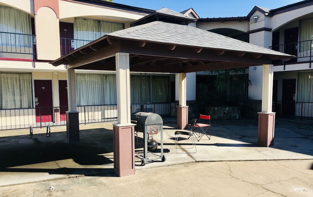 Executive Inn 29/45