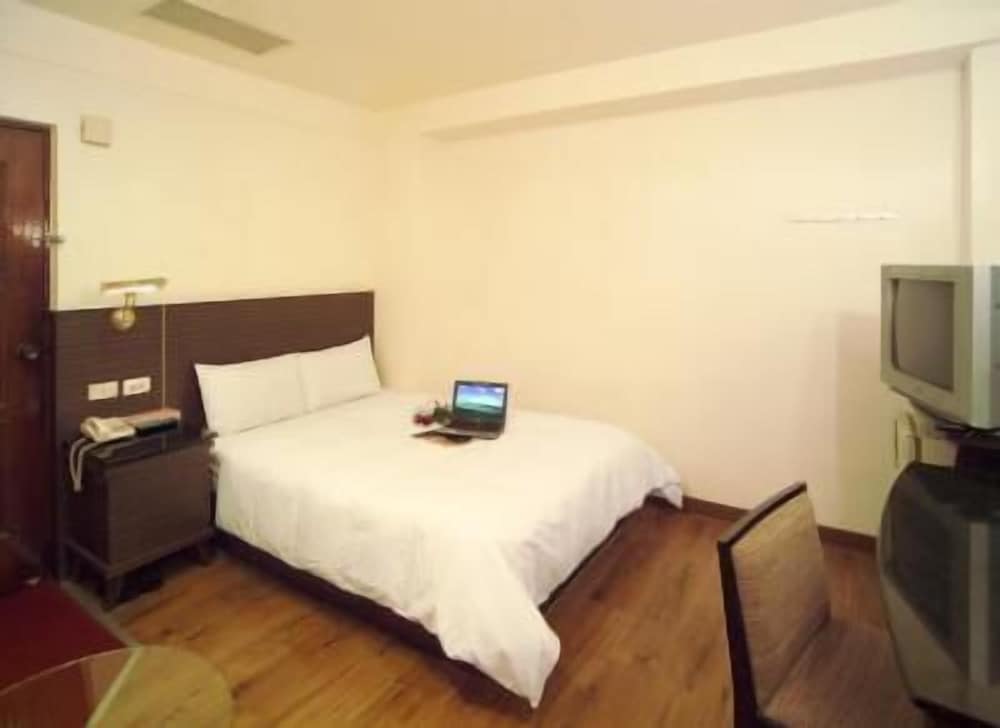 COMFORT, DOUBLE BED, NO PARKING
