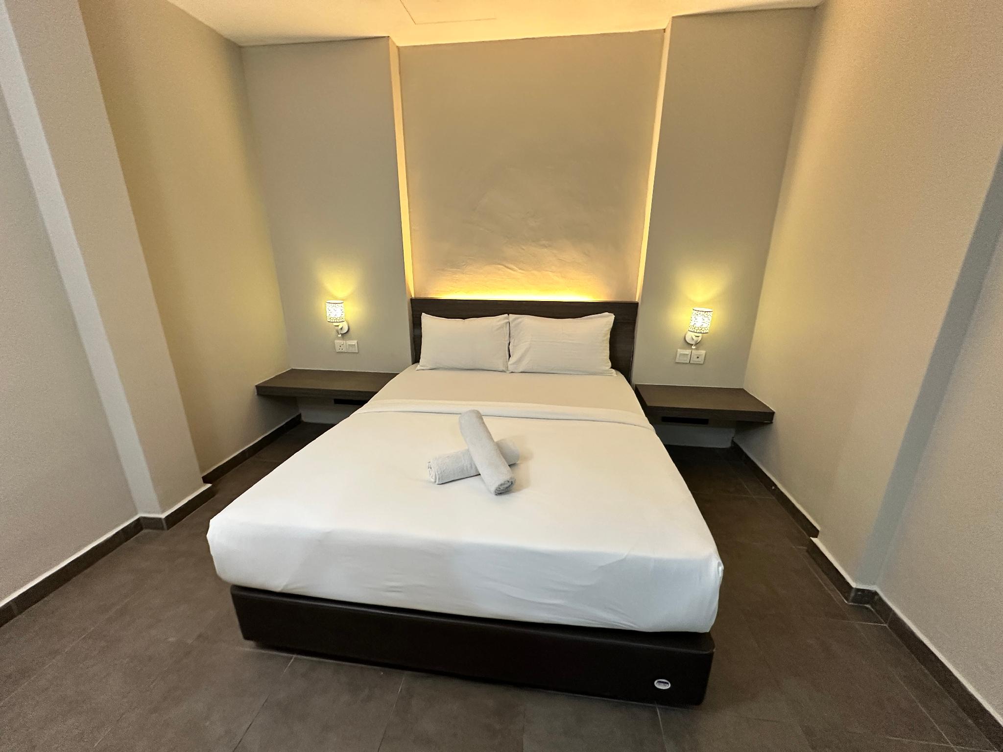Standard, Queen Bed, No Window