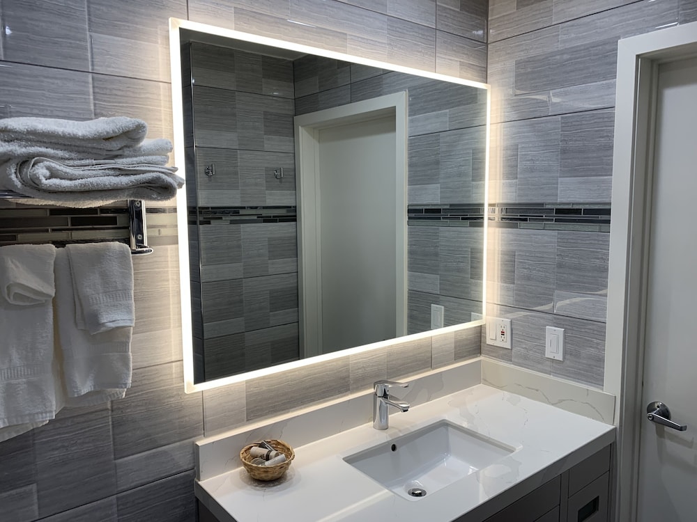 Mirage Inn and Suites 28/31