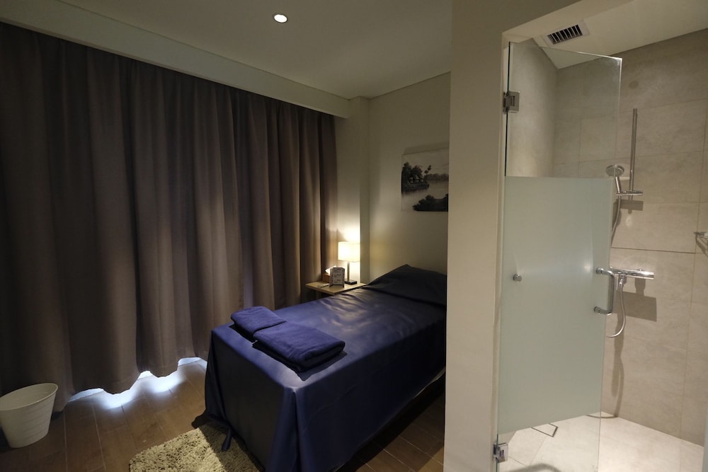 Hotel Ayola Lippo Cikarang 23/60