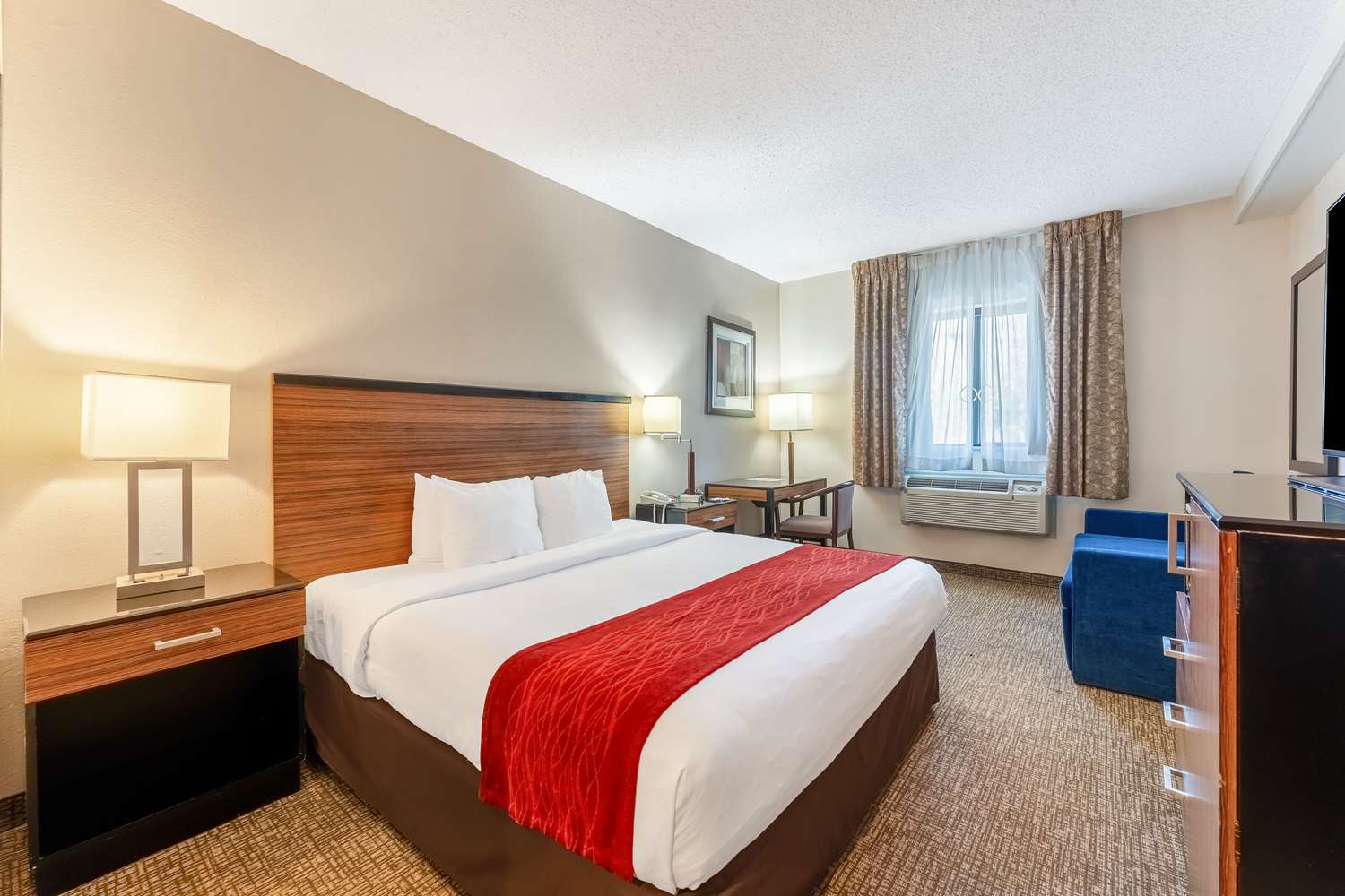 غرفة بسرير كينج مع أريكة لذوي الإعاقة، SureStay Plus by Best Western Reading North 3/5