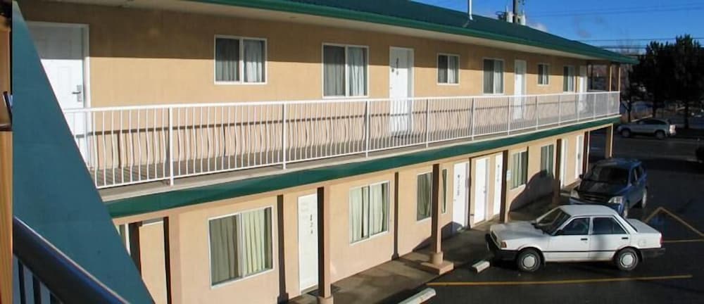 Travelodge by Wyndham Merritt 1/32