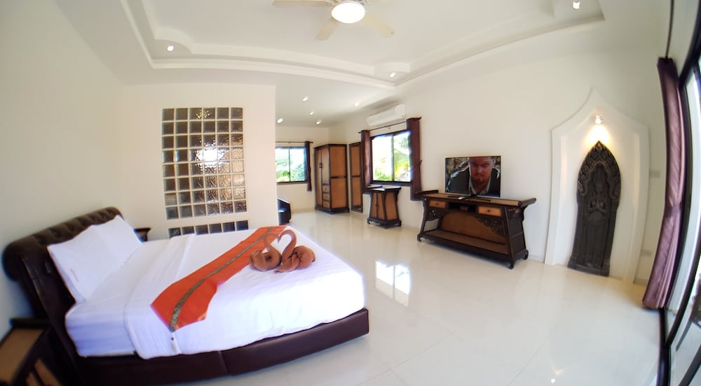 Hide Land Pattaya - Luxurious Tropical Villa 12/97