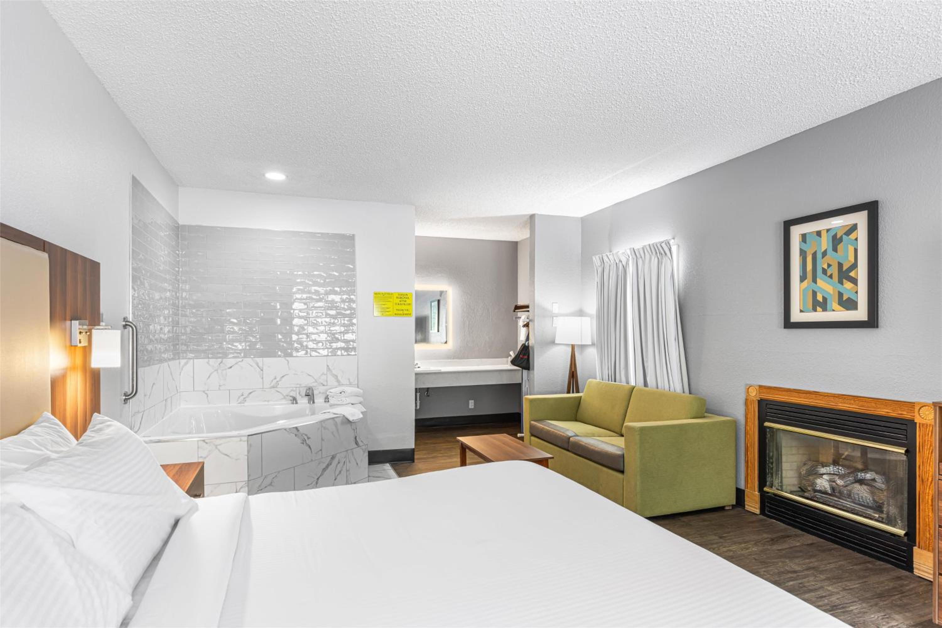 Suite, King Bed, Hot Tub