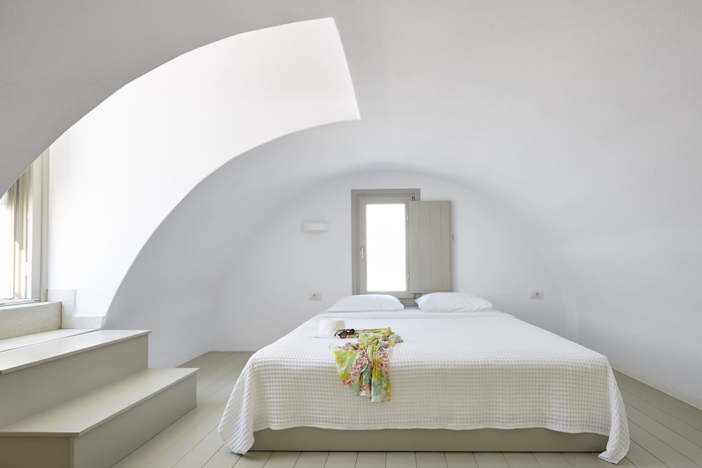 APERANTO SUITES 27/70