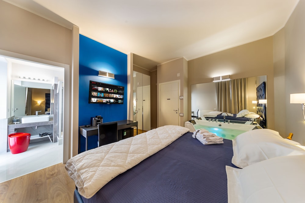 Design, King Bed, Hot Tub