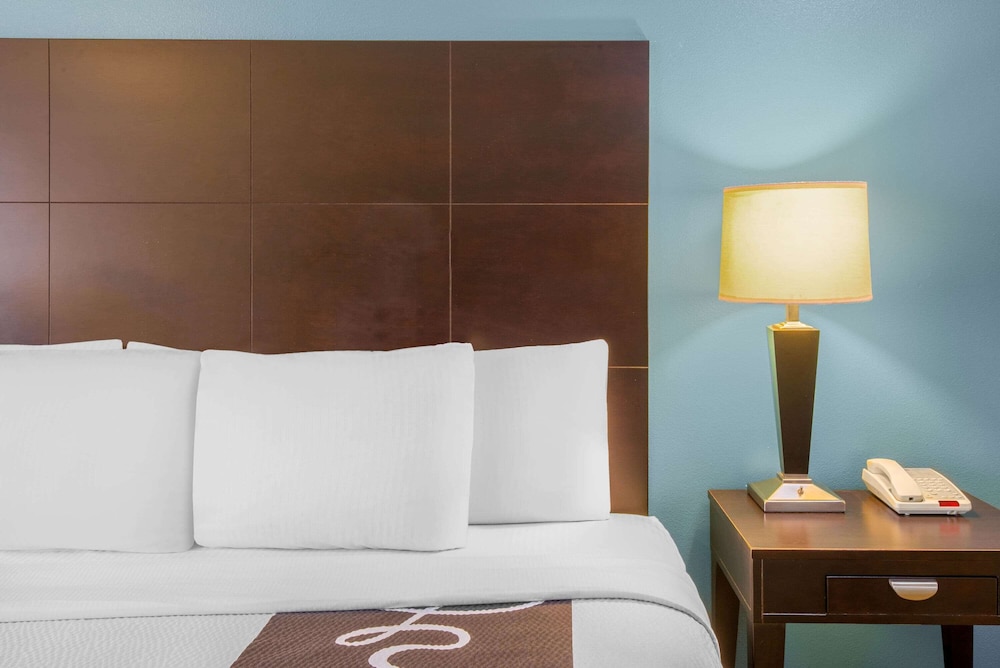 La Quinta Inn Suites Glen Rose 24/55