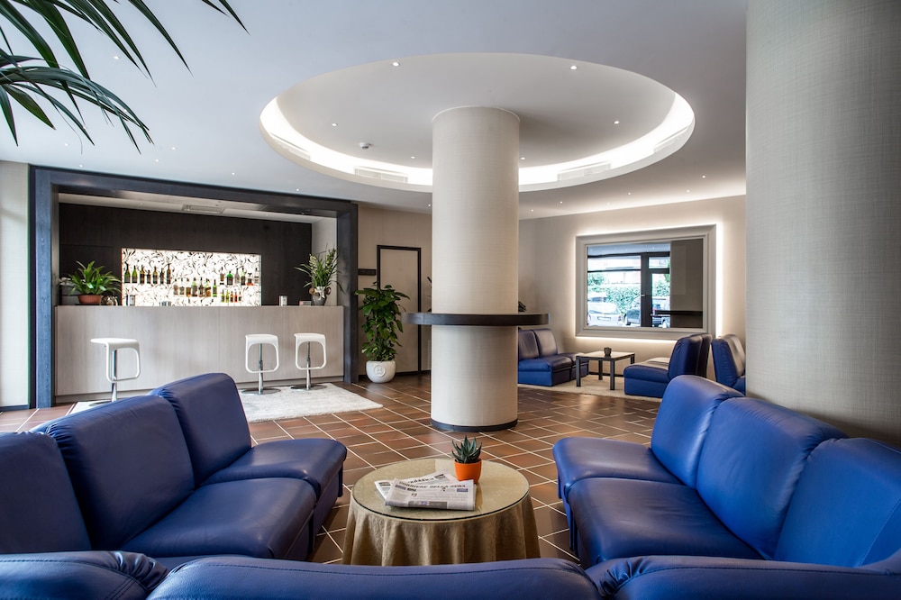Hotel Mirage 50/66