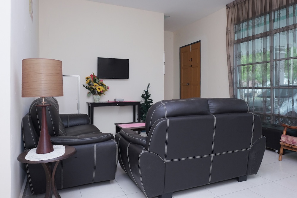 Oyo 89777 Urbanstay Kuantan 32/39