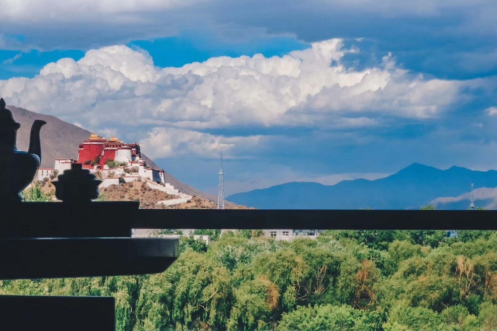 Shangri-La Lhasa 47/50