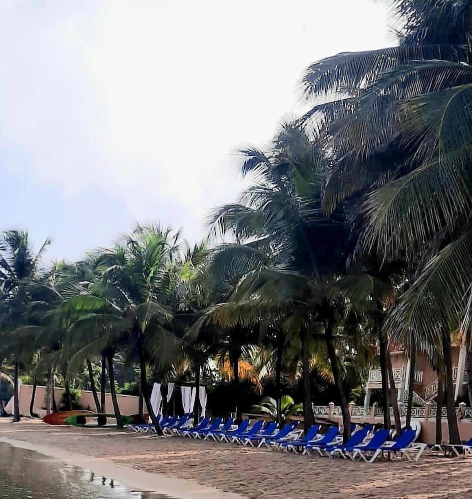 Coco Reef Resort & Spa 47/56