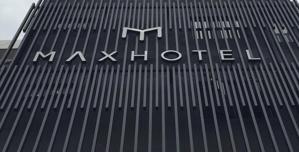 Max Hotel Subang Jaya 2/35