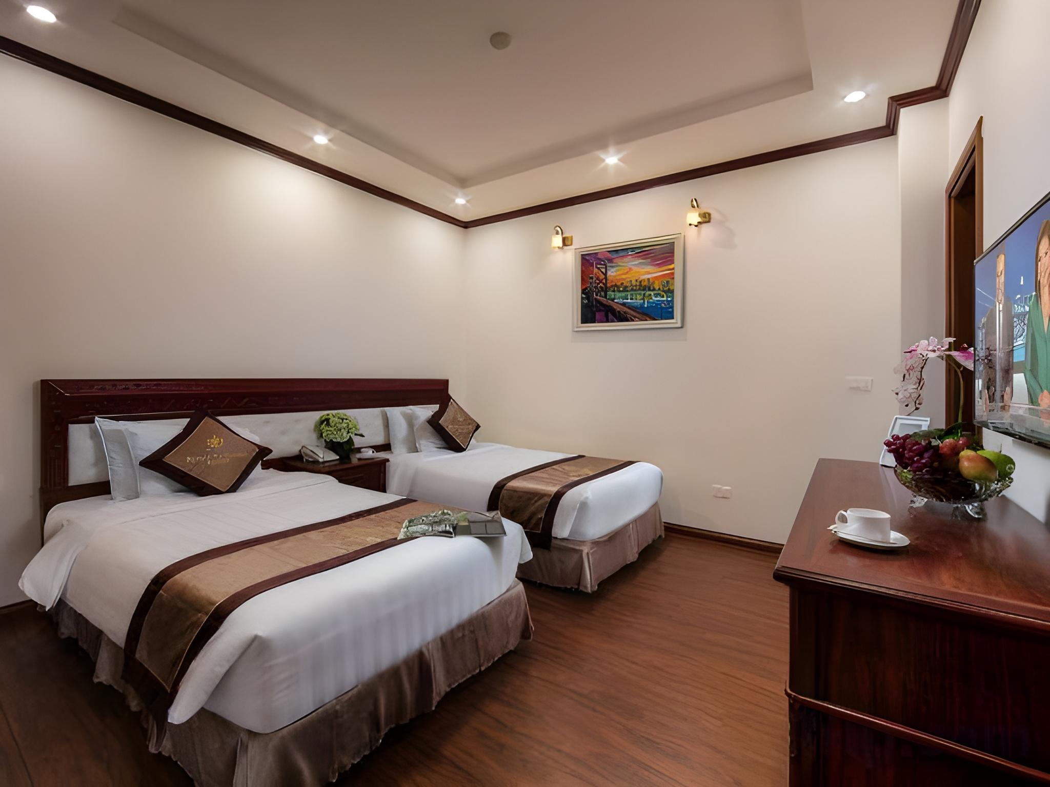 Superior, King and Twin Beds, No Window