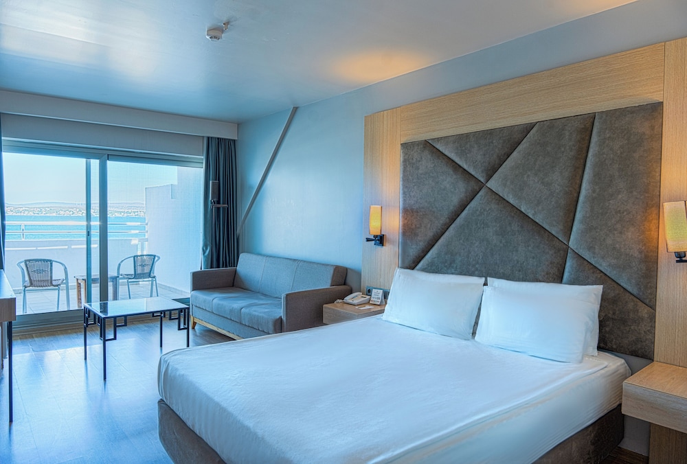 DELUXE, SEA VIEW