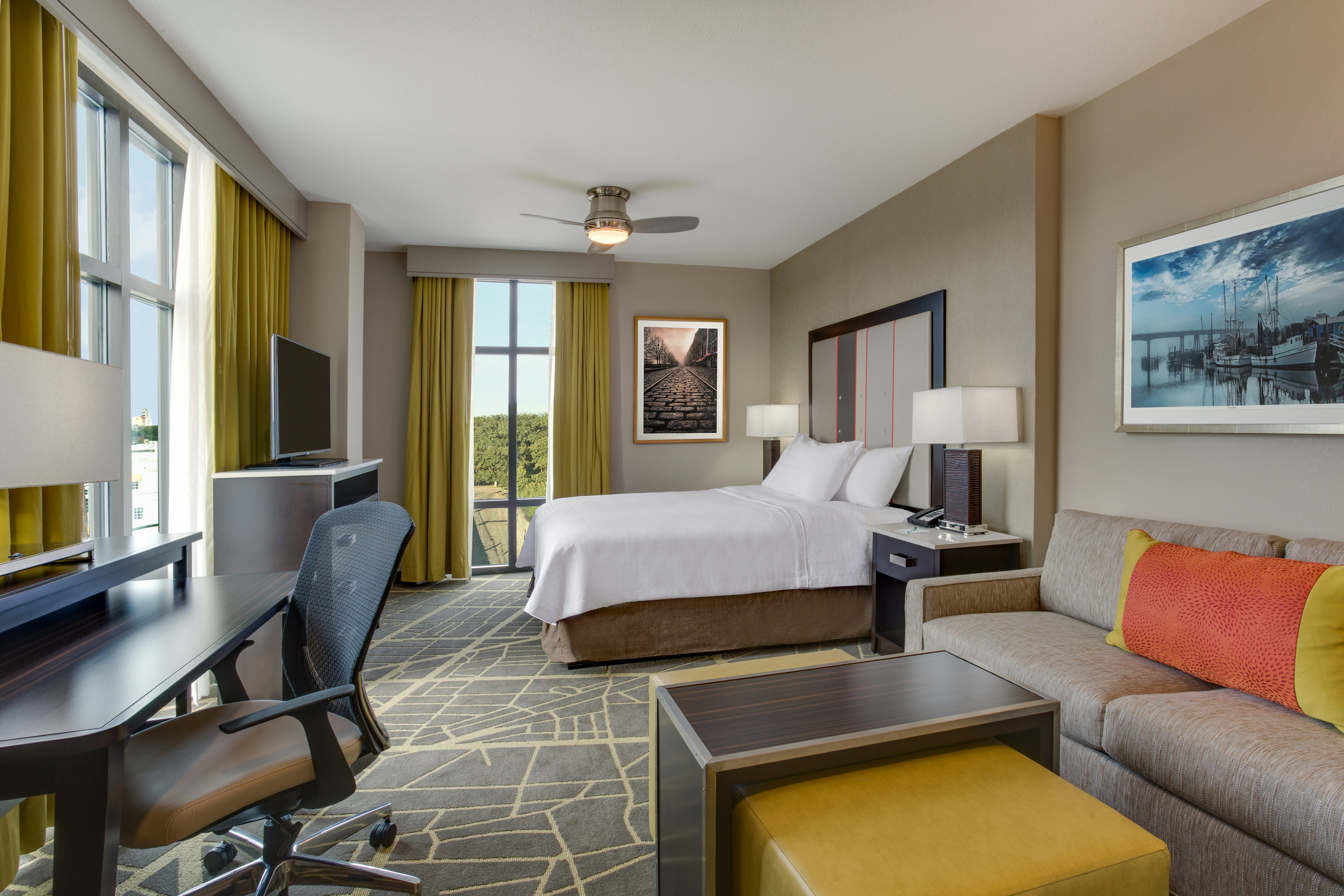 STUDIO, QUEEN BED, CITY VIEW, ACCESSIBLE