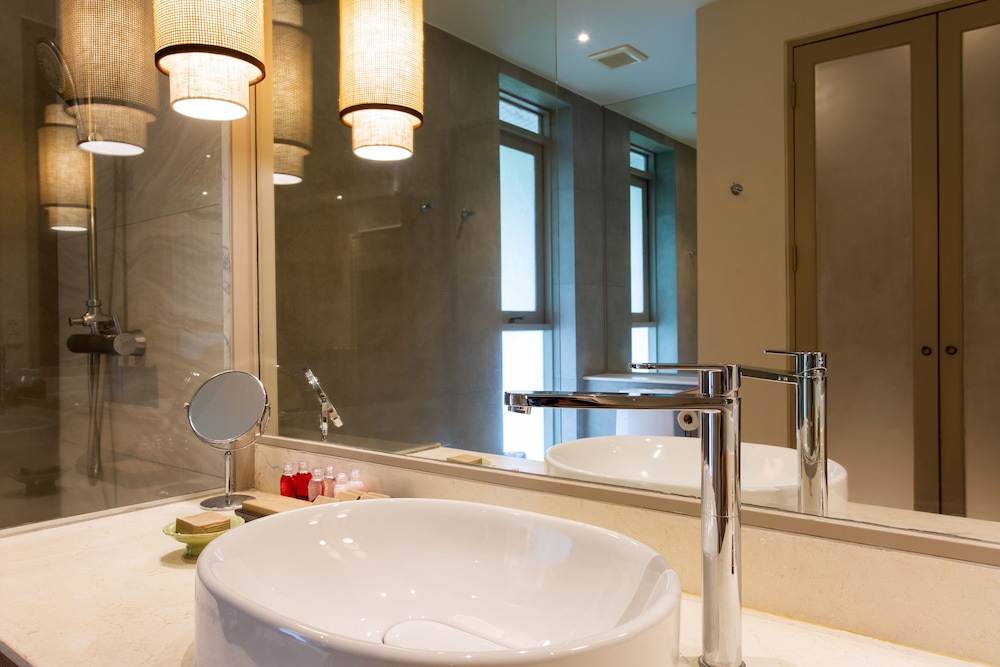 Rocky's Boutique Resort 50/50