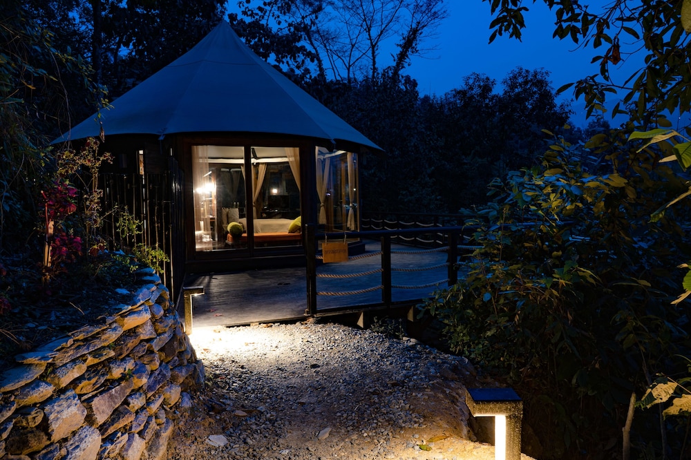 The Pavilions Himalayas Lake View 29/62