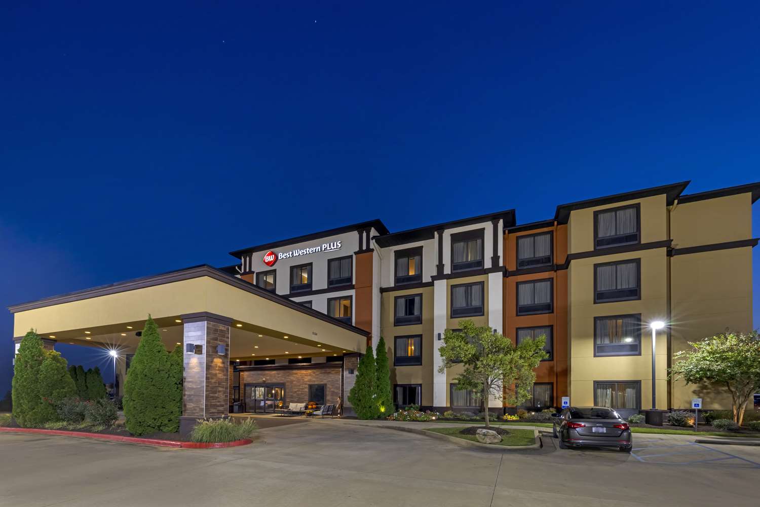 Best Western Plus Tupelo Inn Suites 44/45