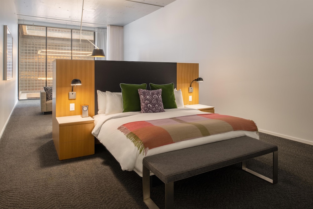 Fordson Hotel Unbound Collection by Hyatt 24/65