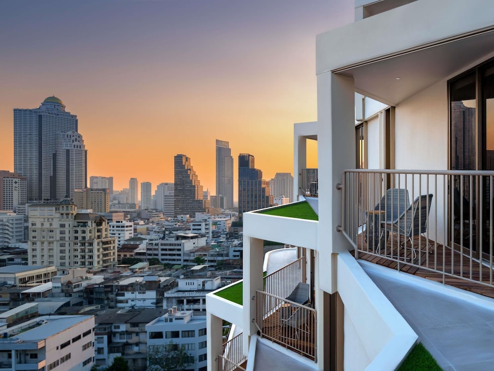 Mercure Bangkok Surawong 6/64