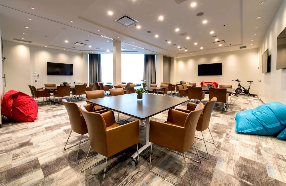 Hilton Montreal/Laval 48/50
