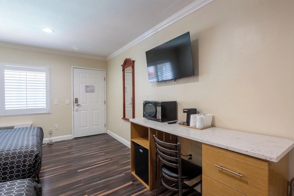 Hollywood City Inn 43/60