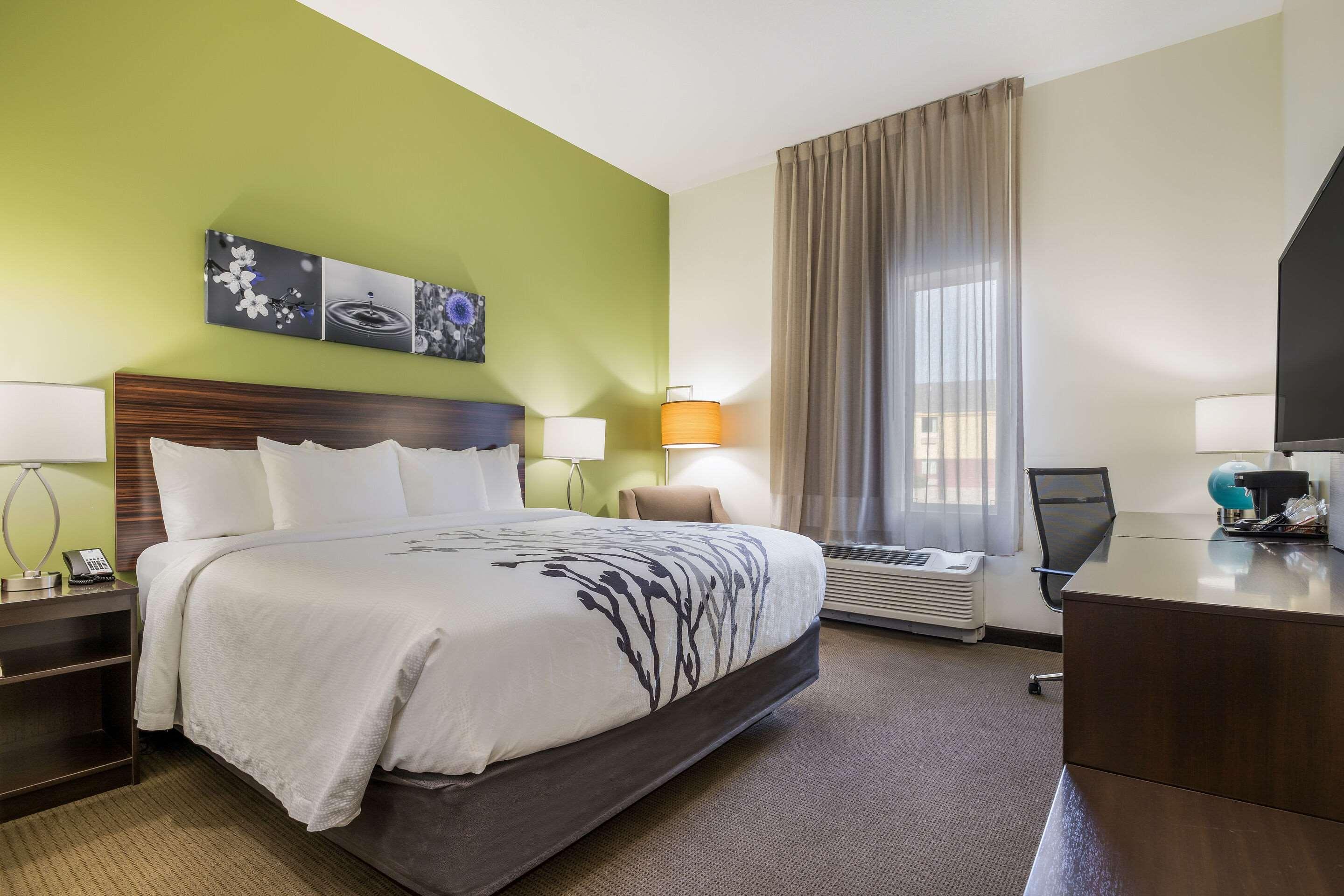 ROOM, KING BED