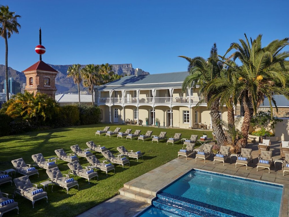 Dock House Boutique Hotel 46/49