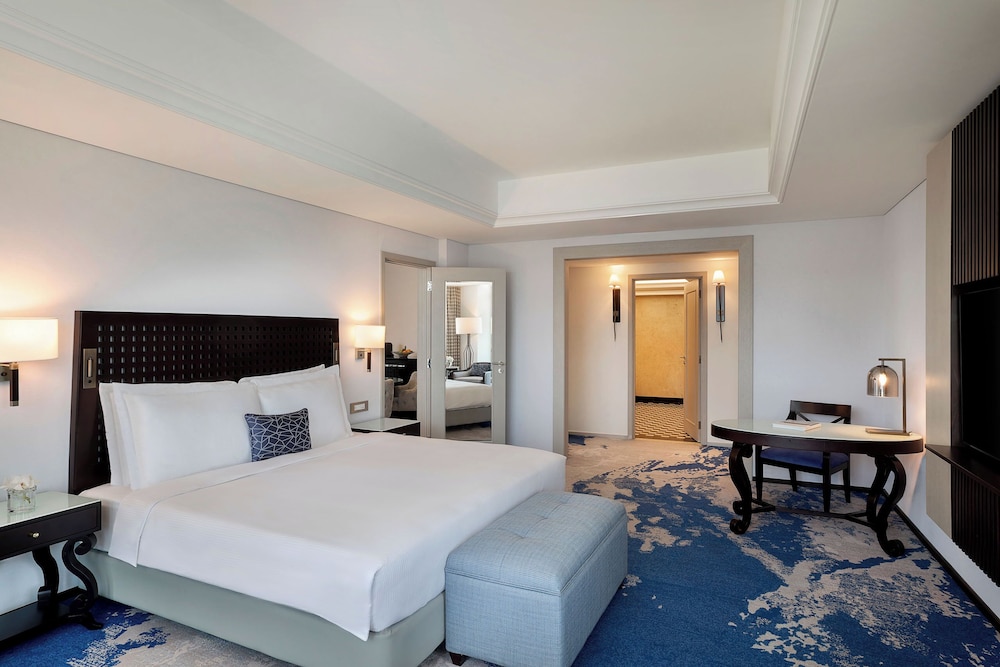 Sea View Suite with Balcony and Lounge Access