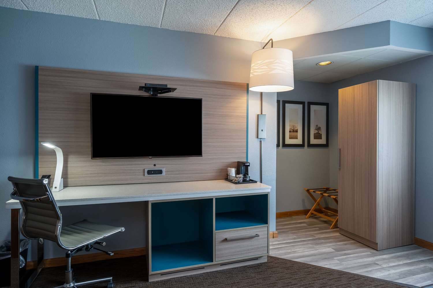 AmericInn by Wyndham Eau Claire 19/28