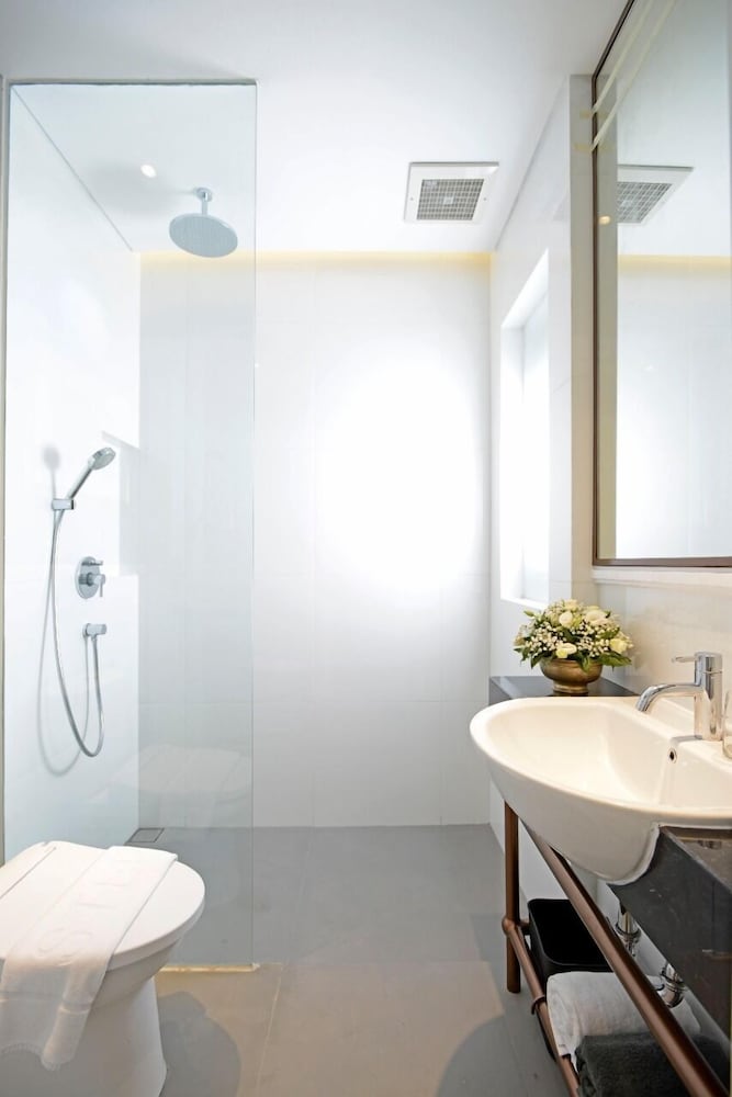 Brava Suites by ZIA Surabaya 7/35