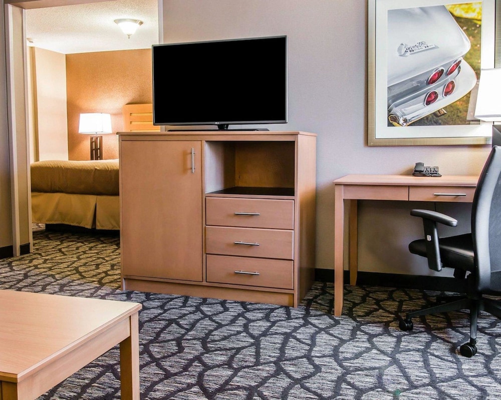 Quality Inn & Suites Warren - Detroit 41/43