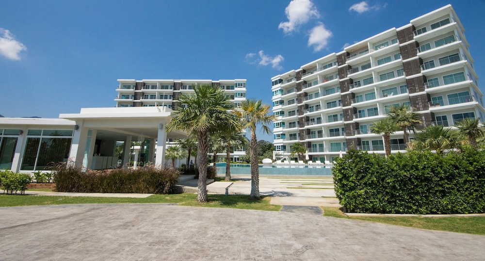 The Sea Condominium 6/67