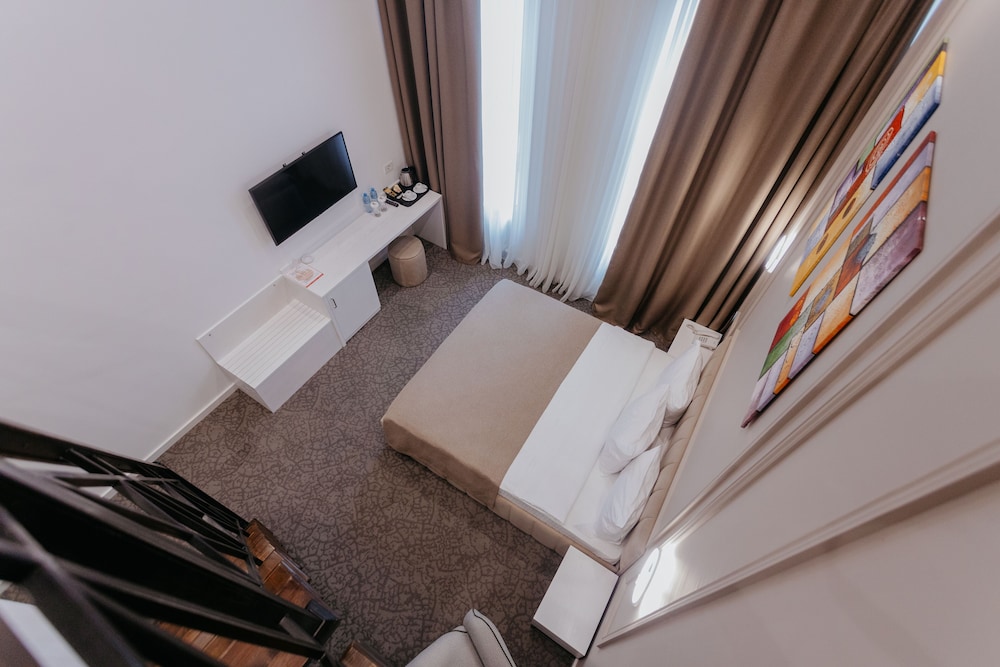 Callisto Hotel 32/54