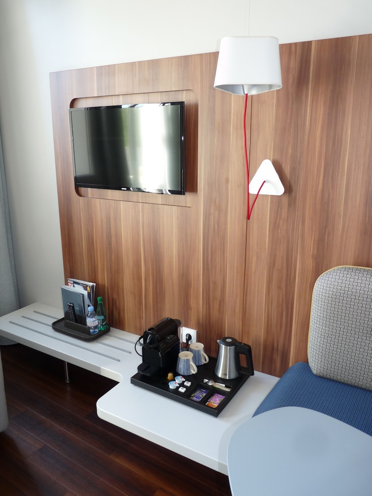 Atrium Suresnes Hotel 46/61