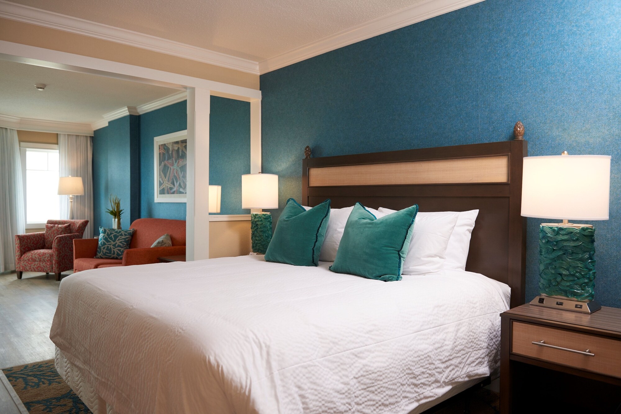 جناح بسرير كينج بإطلالة على المدينة بشرفة بغرفة نوم واحدة مع أريكة، Bethany Beach Ocean Suites Residence Inn 5/9