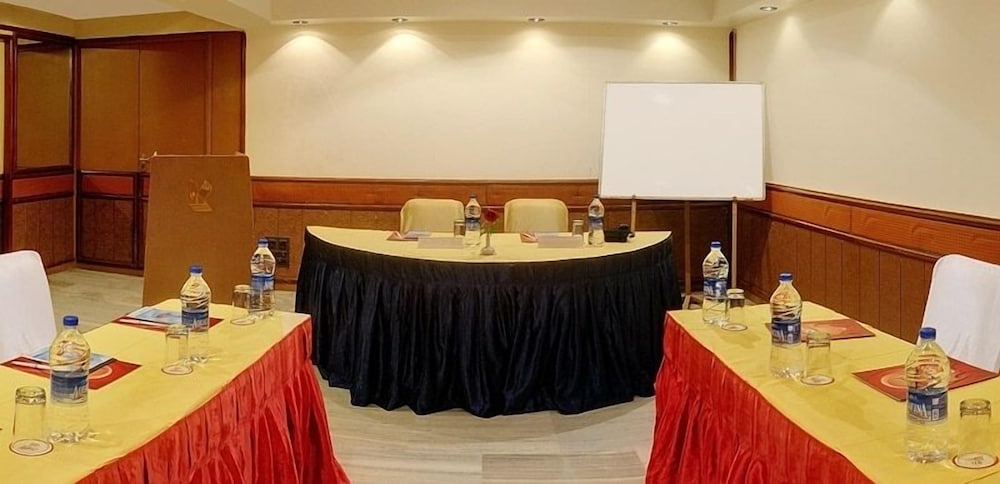 Hotel Kanchandeep 34/38