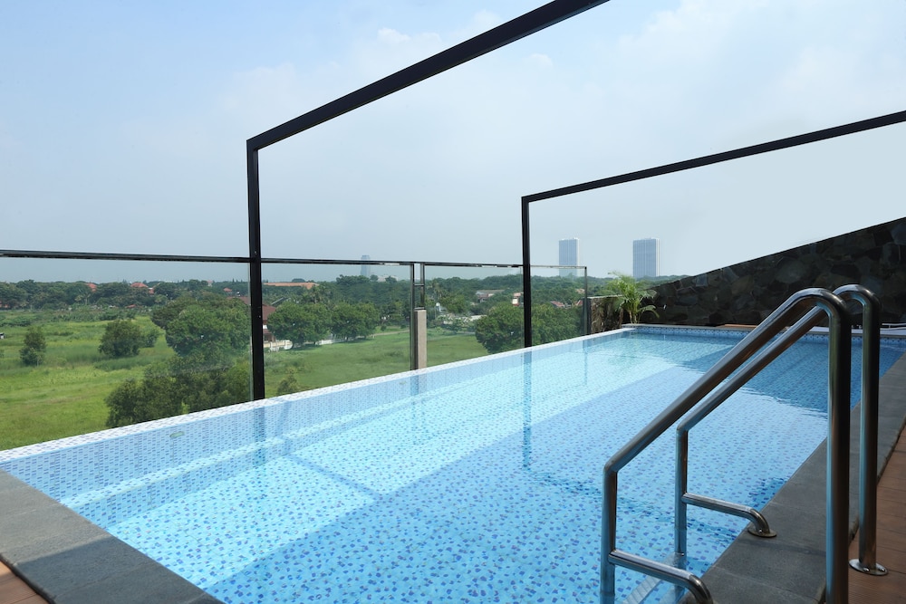 Lemo Hotel Serpong 32/62