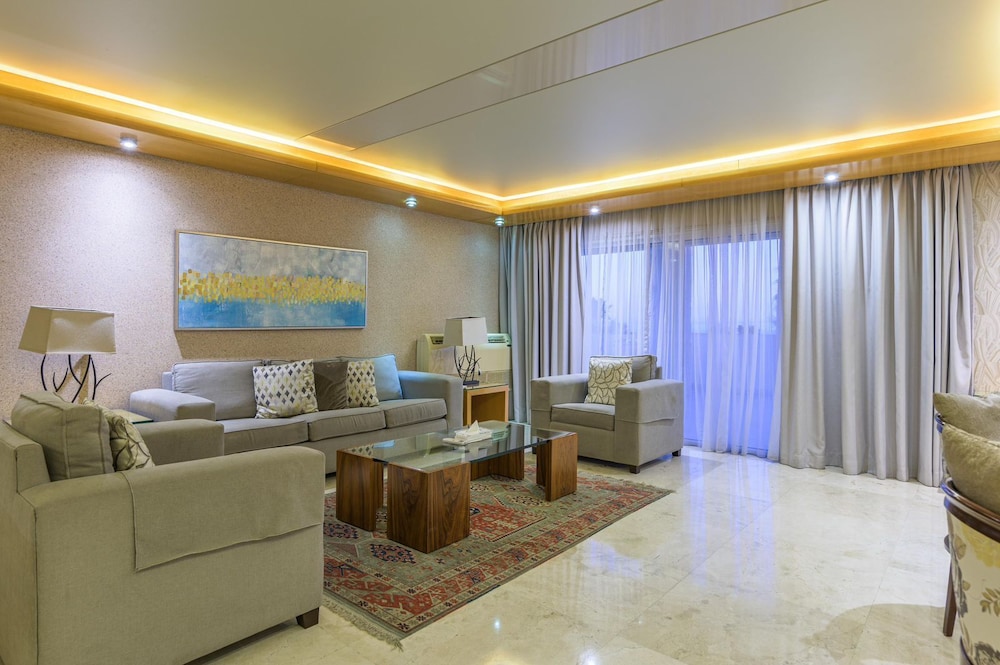 Lahoya Suites 28/50