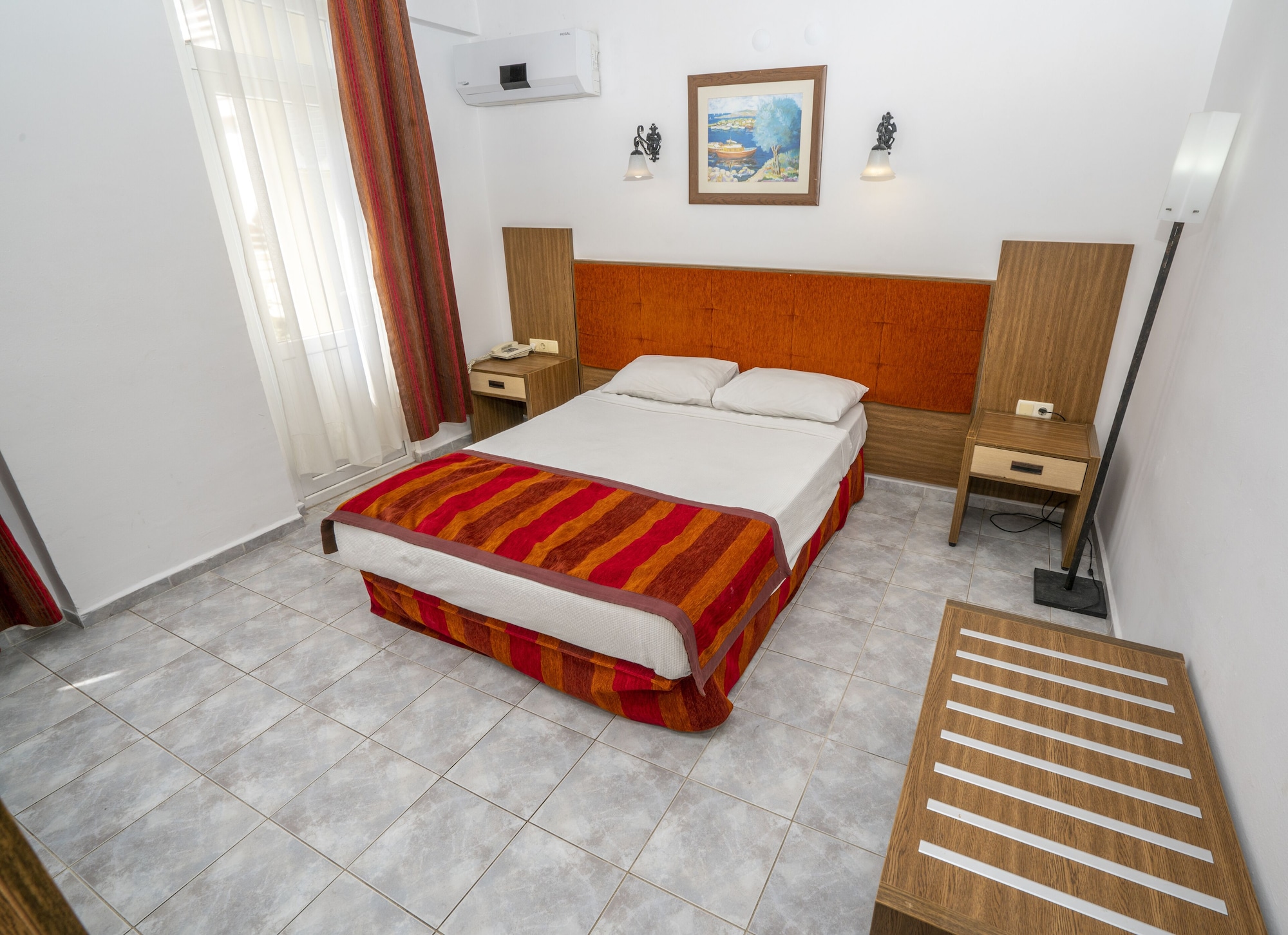 ECONOMY, SUITE
