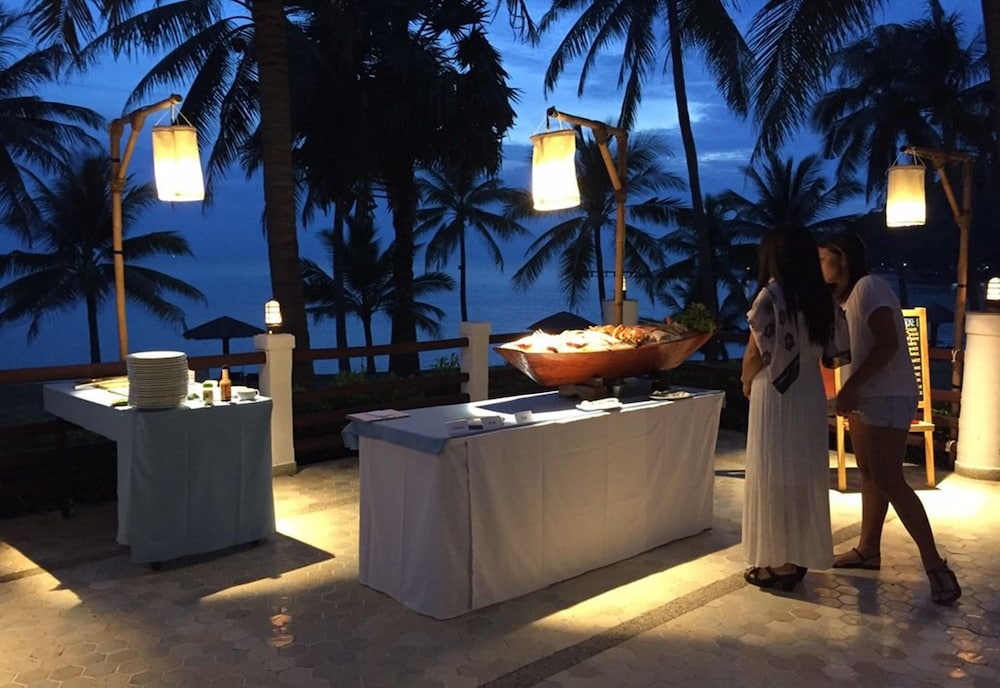 Rayong Resort Hotel 8/65