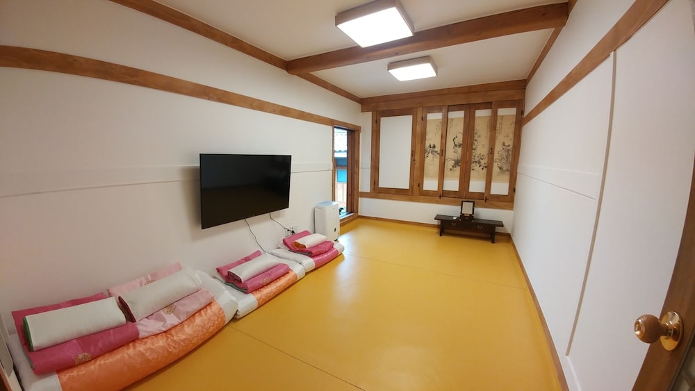 So Hyeon Dang Hanok Guesthouse 55/67