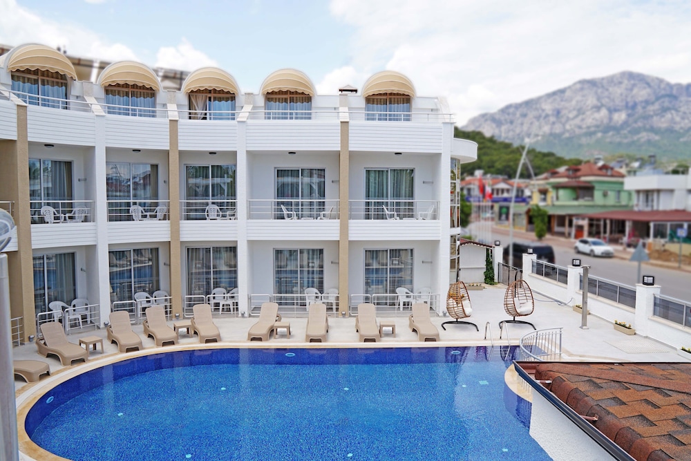 Tokay Hotel 4/50