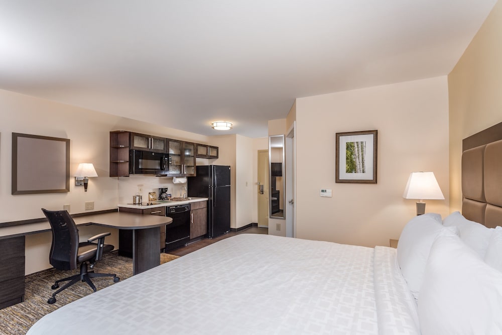 CANDLEWOOD SUITES BENSALEM - PHILADELPHIA AREA 10/38