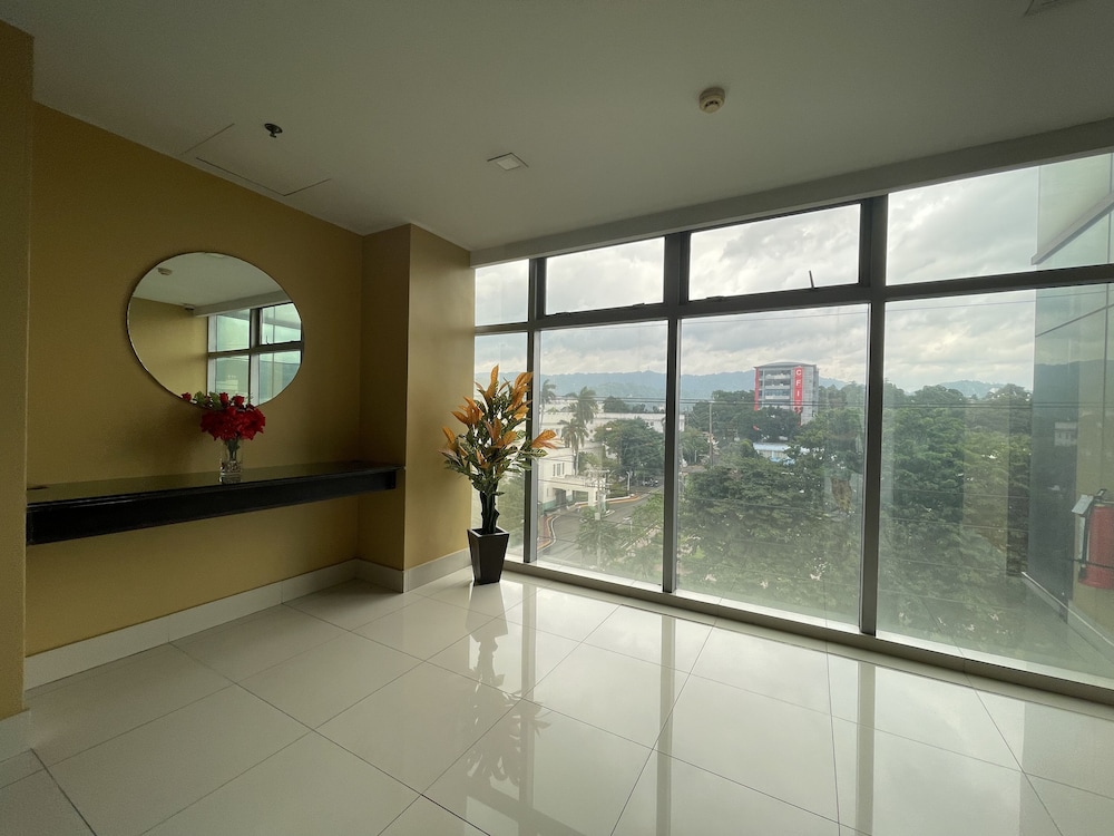 Cebu Capitol Central Hotel and Suites powered by Cocotel 10/55