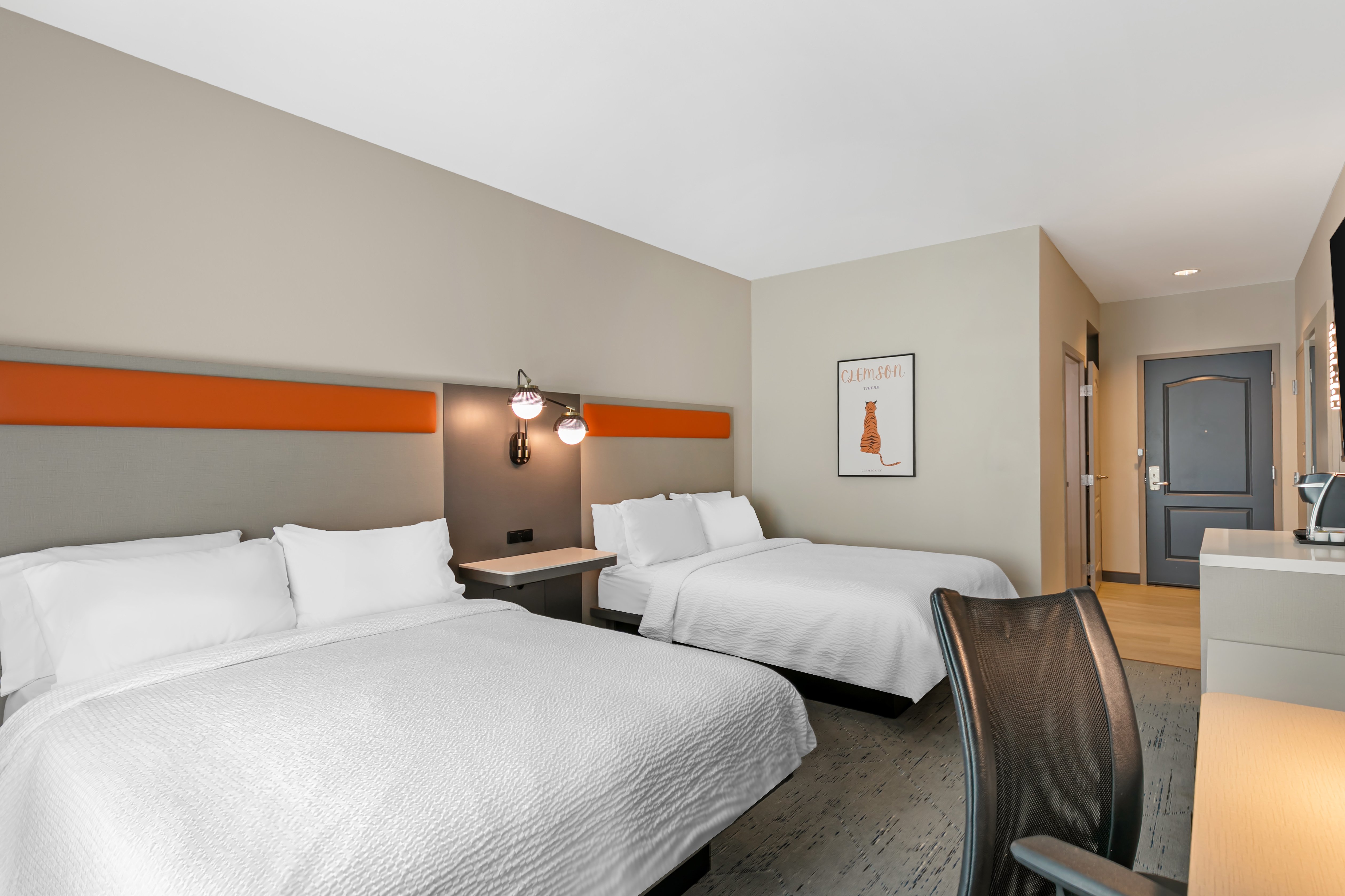 Holiday Inn Express & Suites Clemson - Univ Area 13/82